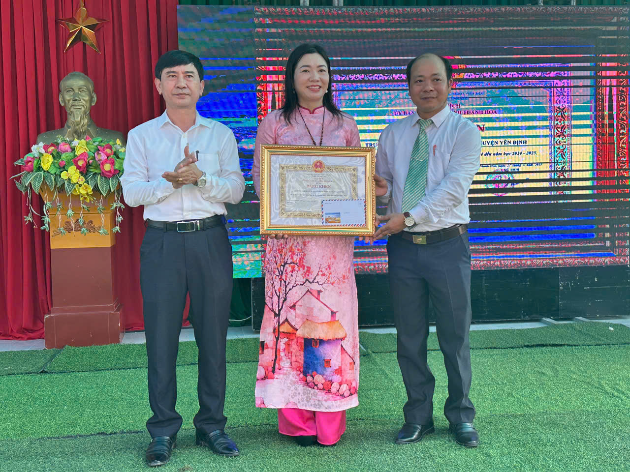 Anh-tin-bai